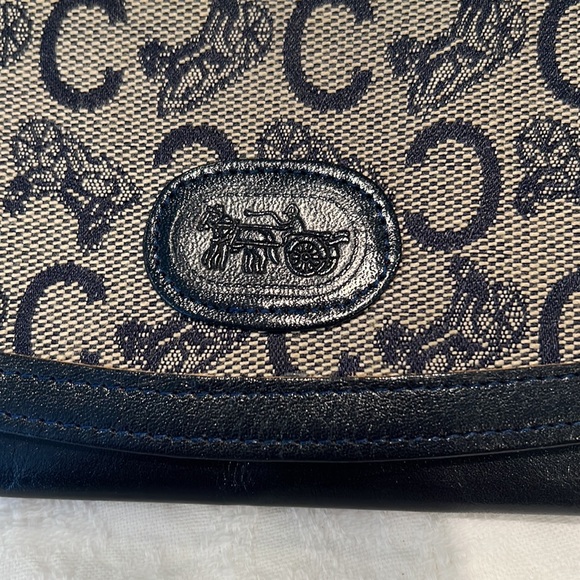 Vintage Celine C wallet in navy the kiss-lock - Picture 2 of 11